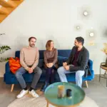 Moderner Hotelarbeitsraum mit integriertem Spa-, Fitness- und Erholungsbereich für Workation