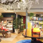 Spa-Atmosphäre mit dezent integrierter Produktpräsentation – der perfekte Spagat zwischen Entspannung und Verkaufschance.